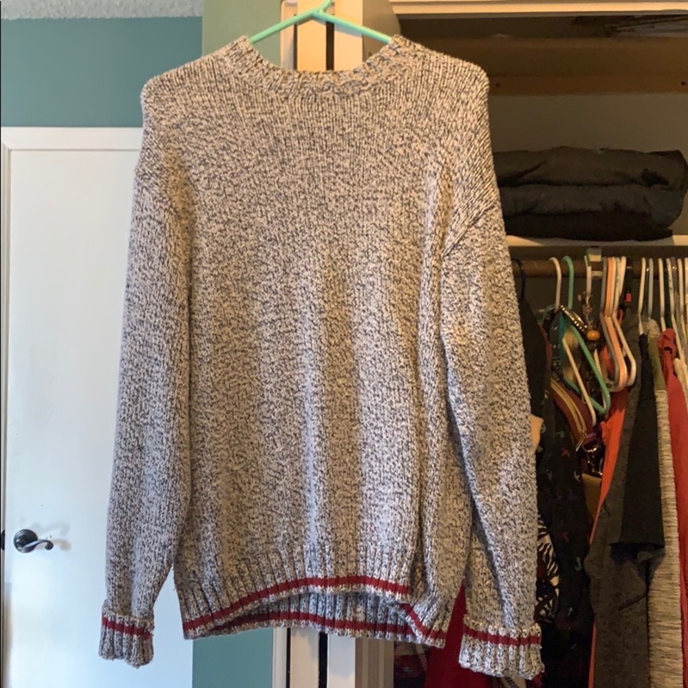 Men’s Sweater with red lined detail bottom.